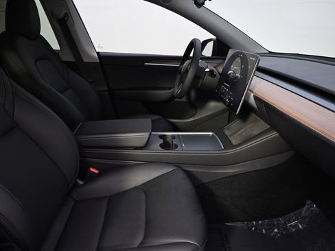 Used 2023 Tesla Model Y Performance image 16