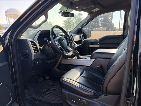 Used 2018 Ford F150 Lariat w/ Trailer Tow Package RWD image 4