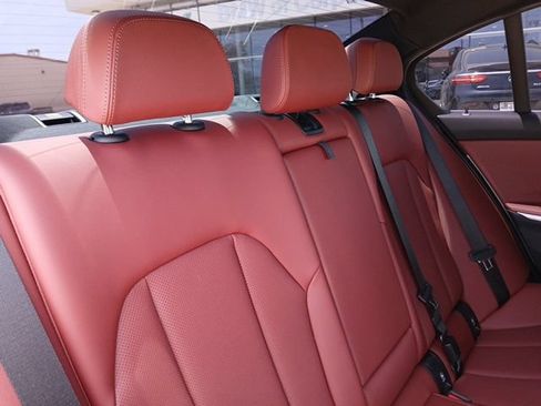 Used 2025 BMW 330i Sedan w/ Premium Package RWD image 13