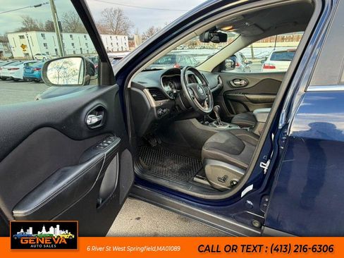 Used 2015 Jeep Cherokee Latitude w/ Comfort/Convenience Group image 9