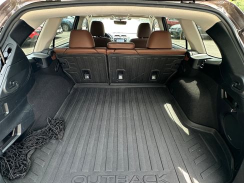 Used 2019 Subaru Outback 3.6R Touring AWD/4WD image 9
