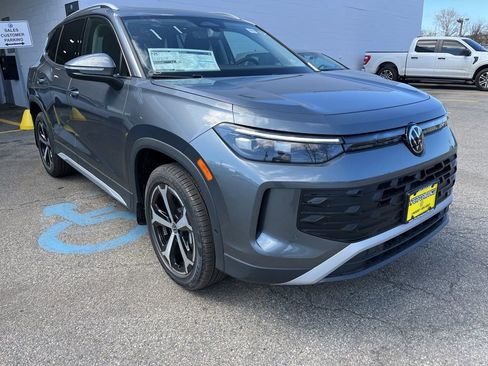 New 2026 Volkswagen Tiguan SE image 3