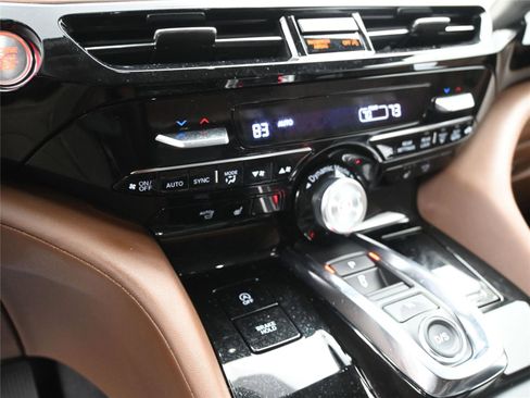 Certified 2024 Acura MDX SH-AWD w/ Technology Package image 5