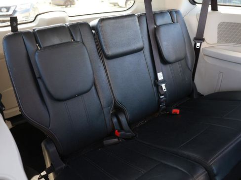 Used 2015 Chrysler Town & Country Touring FWD image 23