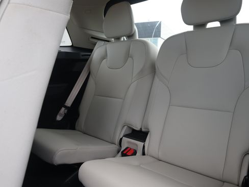 Used 2017 Volvo XC90 T6 Momentum w/ Vision Package AWD/4WD image 16