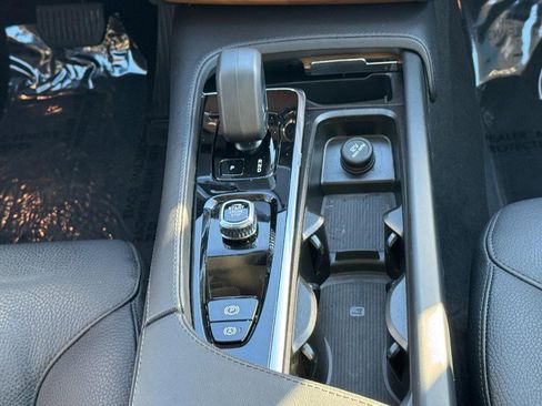 Certified 2024 Volvo XC90 B5 Plus w/ Protection Package Premier image 15