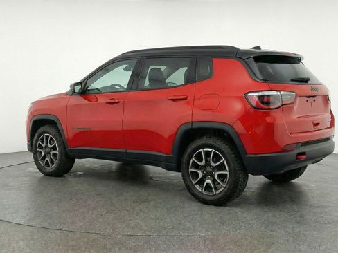 Used 2025 Jeep Compass Trailhawk AWD/4WD image 6
