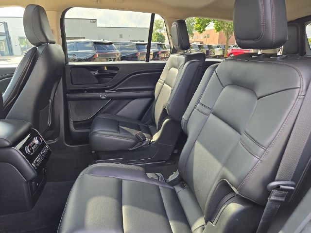 Used 2024 Lincoln Aviator AWD w/ Premium Package image 21