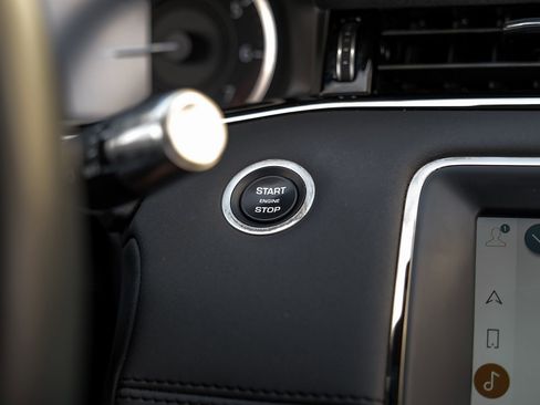 Used 2021 Land Rover Range Rover Evoque R-Dynamic S image 17