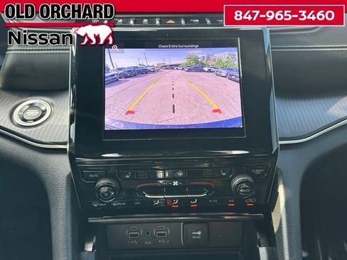 Used 2023 Jeep Grand Cherokee Altitude AWD/4WD image 18