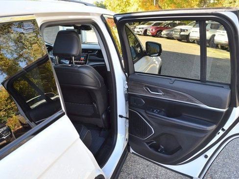 Used 2023 Jeep Grand Cherokee 4WD 4xe w/ Luxury Tech Group II image 37