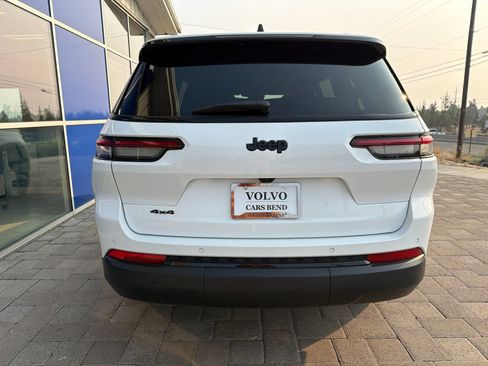Used 2023 Jeep Grand Cherokee L Laredo AWD/4WD image 6