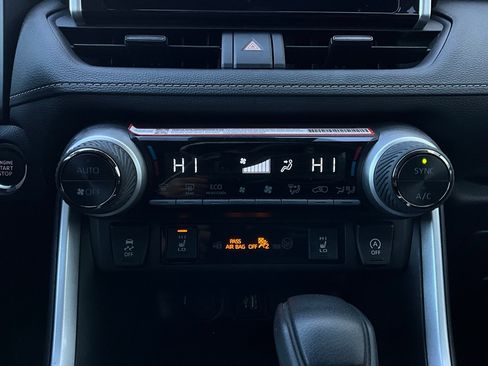 Used 2025 Toyota RAV4 XLE image 27