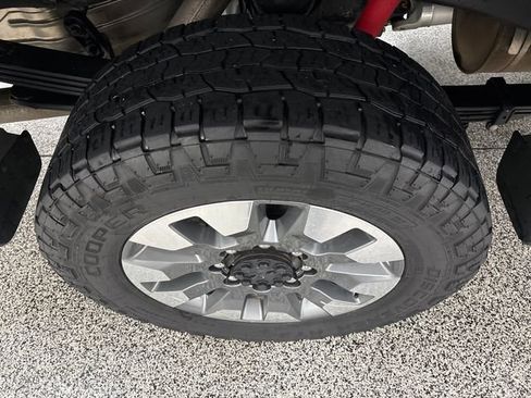 Used 2024 Chevrolet Silverado 2500 Custom w/ Custom Value Package image 24