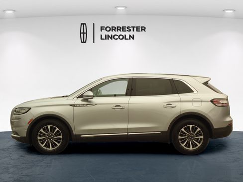 Used 2022 Lincoln Nautilus Reserve AWD/4WD image 6