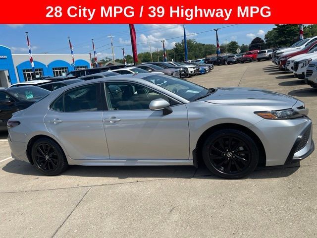 Used 2024 Toyota Camry SE FWD image 1