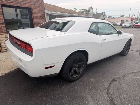 Used 2014 Dodge Challenger SXT RWD image 7