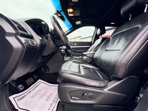 Used 2016 Ford Explorer XLT w/ Equipment Group 202A image 11