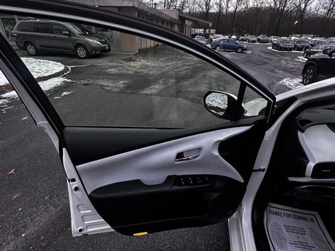 Used 2018 Toyota Prius Two image 18