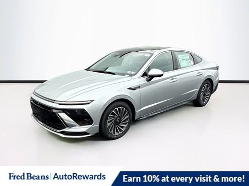 New 2025 Hyundai Sonata Limited FWD image 3