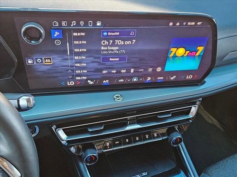 Used 2024 Chevrolet Traverse LT image 13