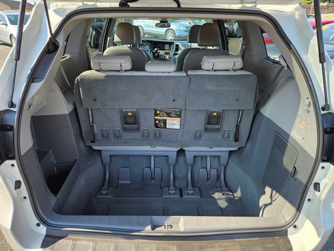Used 2019 Toyota Sienna XLE w/ XLE Navigation Package AWD/4WD image 10
