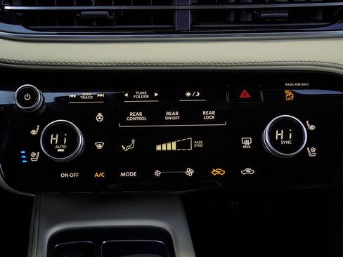 Used 2023 INFINITI QX60 Luxe w/ Performance Audio Package FWD image 25