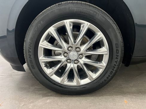 Used 2020 Buick Enclave Essence w/ Sound and Sites Package image 30