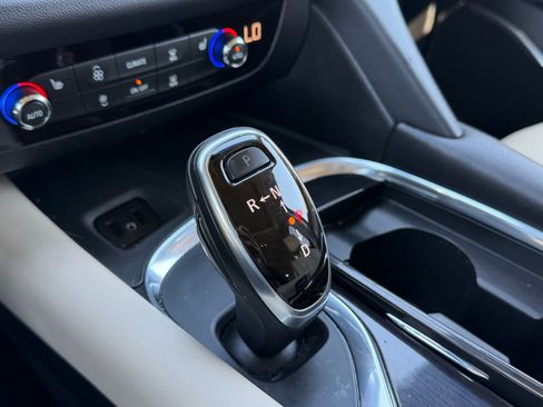 Used 2018 Buick Enclave Essence AWD/4WD image 25