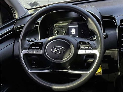 Used 2023 Hyundai Tucson SE image 18