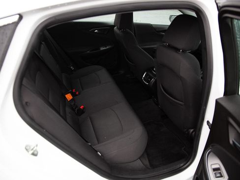 Used 2018 Chevrolet Malibu LT image 14