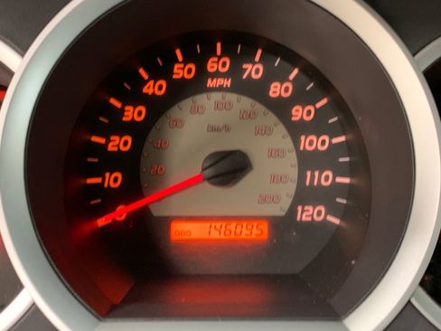 Used 2011 Toyota Tacoma 4x4 Double Cab image 26