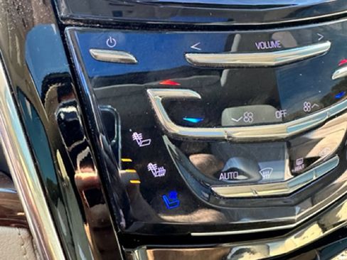 Used 2017 Cadillac Escalade Luxury AWD/4WD image 18