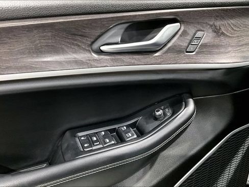 Used 2023 Jeep Grand Cherokee Limited w/ Luxury Tech Group II AWD/4WD image 47