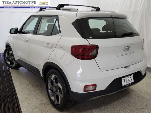 Used 2022 Hyundai Venue SEL FWD image 7