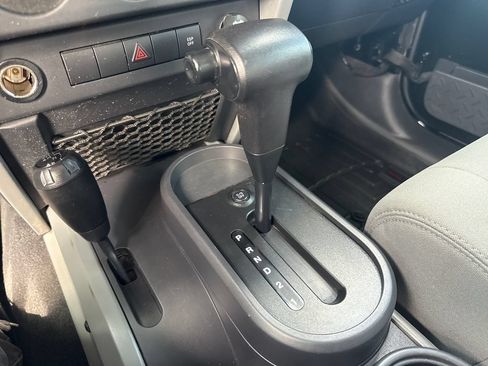 Used 2009 Jeep Wrangler Sahara AWD/4WD image 17