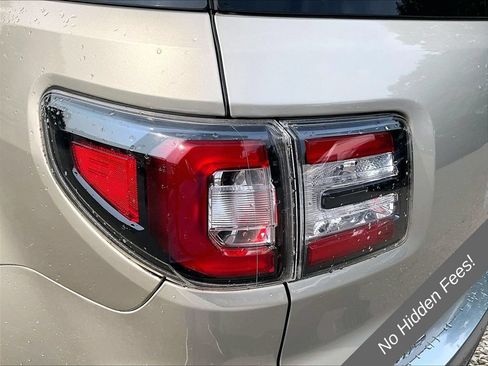 Used 2016 GMC Acadia SLT AWD/4WD image 27