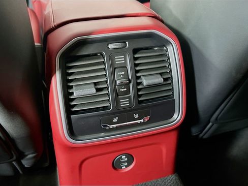 Certified 2025 Porsche Macan image 27