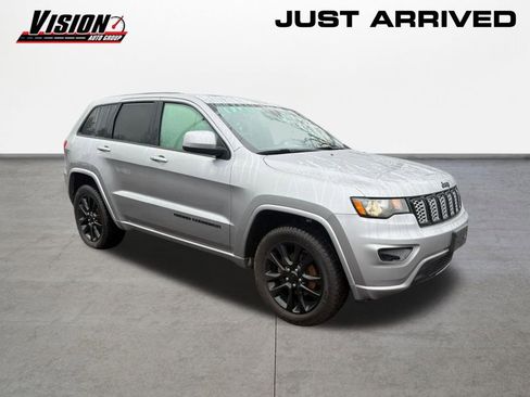 Used 2020 Jeep Grand Cherokee Altitude image 3