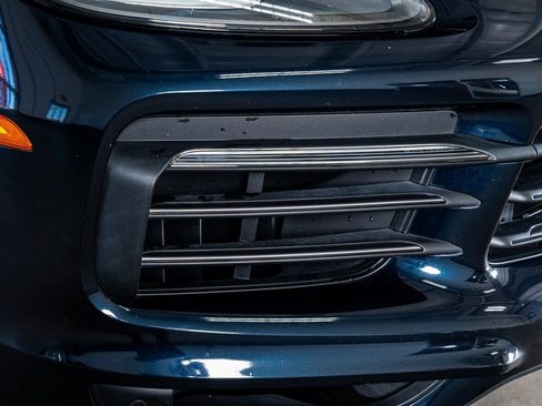 Used 2022 Porsche Cayenne Platinum Edition image 20