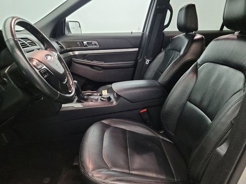 Used 2018 Ford Explorer XLT w/ Equipment Group 202A image 17