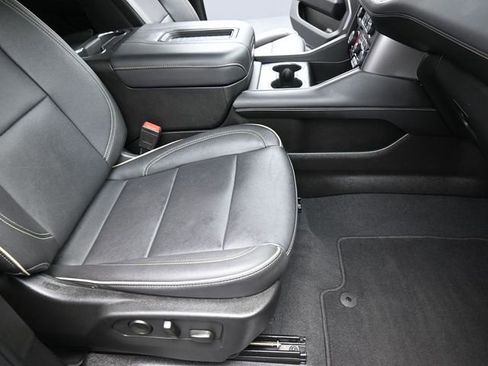 Used 2023 Chevrolet Suburban Premier image 26