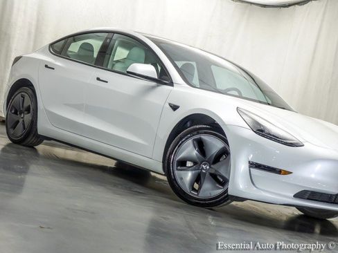 Used 2023 Tesla Model 3 Standard Range image 4