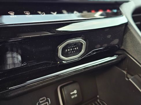 New 2026 Jeep Grand Cherokee L 2WD image 13