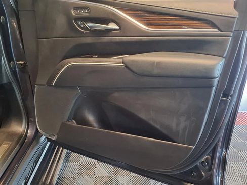 Used 2023 Cadillac Escalade ESV Premium Luxury w/ LPO, Radiant Package AWD/4WD image 12