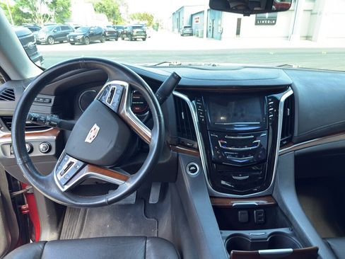 Used 2019 Cadillac Escalade ESV Premium Luxury AWD/4WD image 9