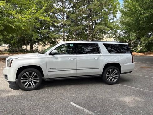 Used 2019 GMC Yukon XL Denali w/ Denali Ultimate Package AWD/4WD image 2