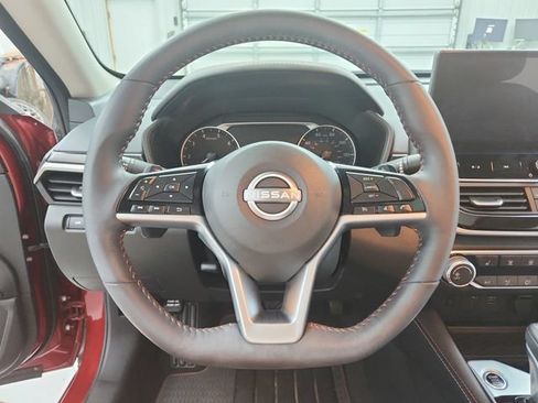 Used 2024 Nissan Altima 2.5 SR w/ SR Premium Package FWD image 24