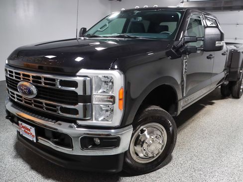 Used 2023 Ford F350 XLT AWD/4WD image 32