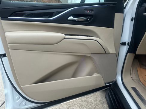 Used 2021 Cadillac Escalade Premium Luxury w/ Performance Package image 15